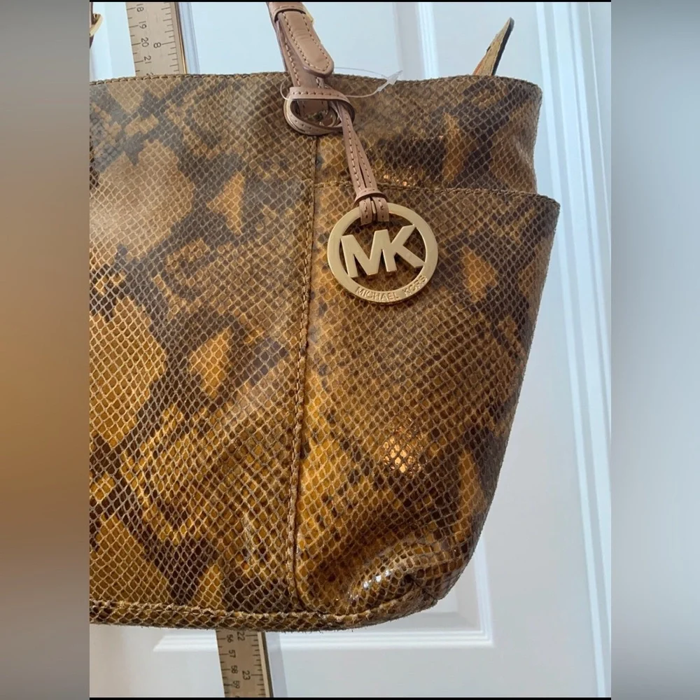 Michael Kors‎ purse - Picture 2 of 4